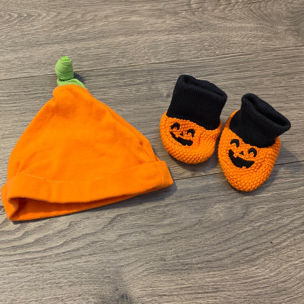 3/$12- Carter’s pumpkin hat & booties